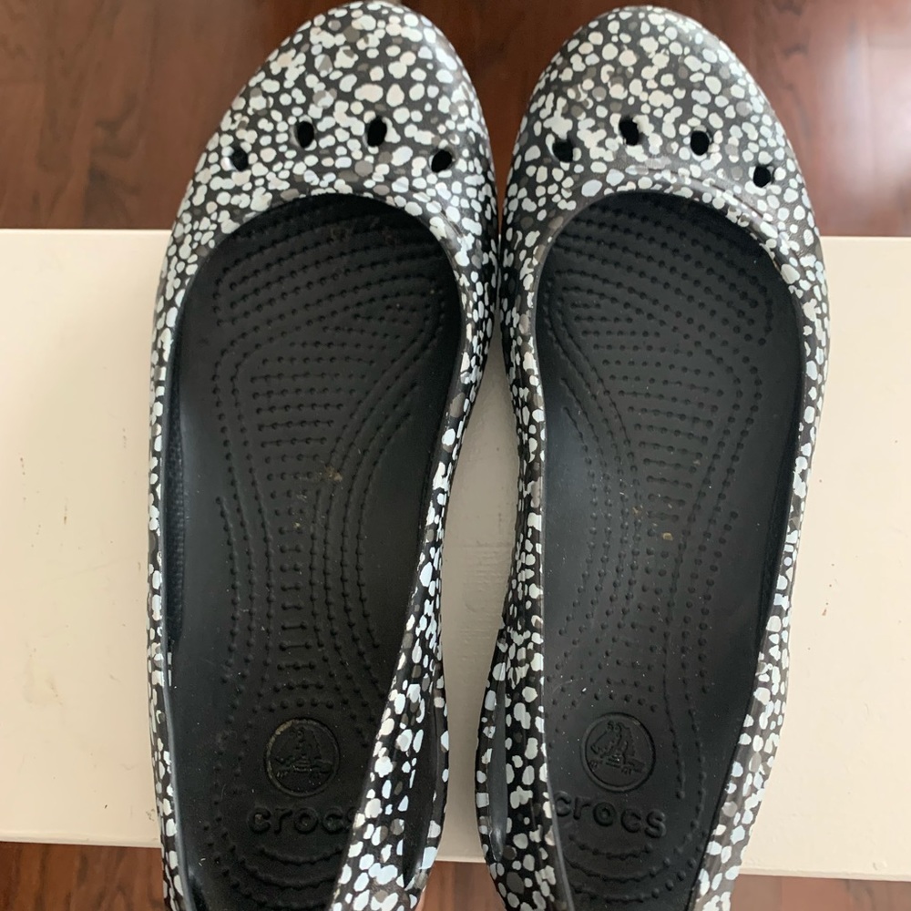 Croc flats